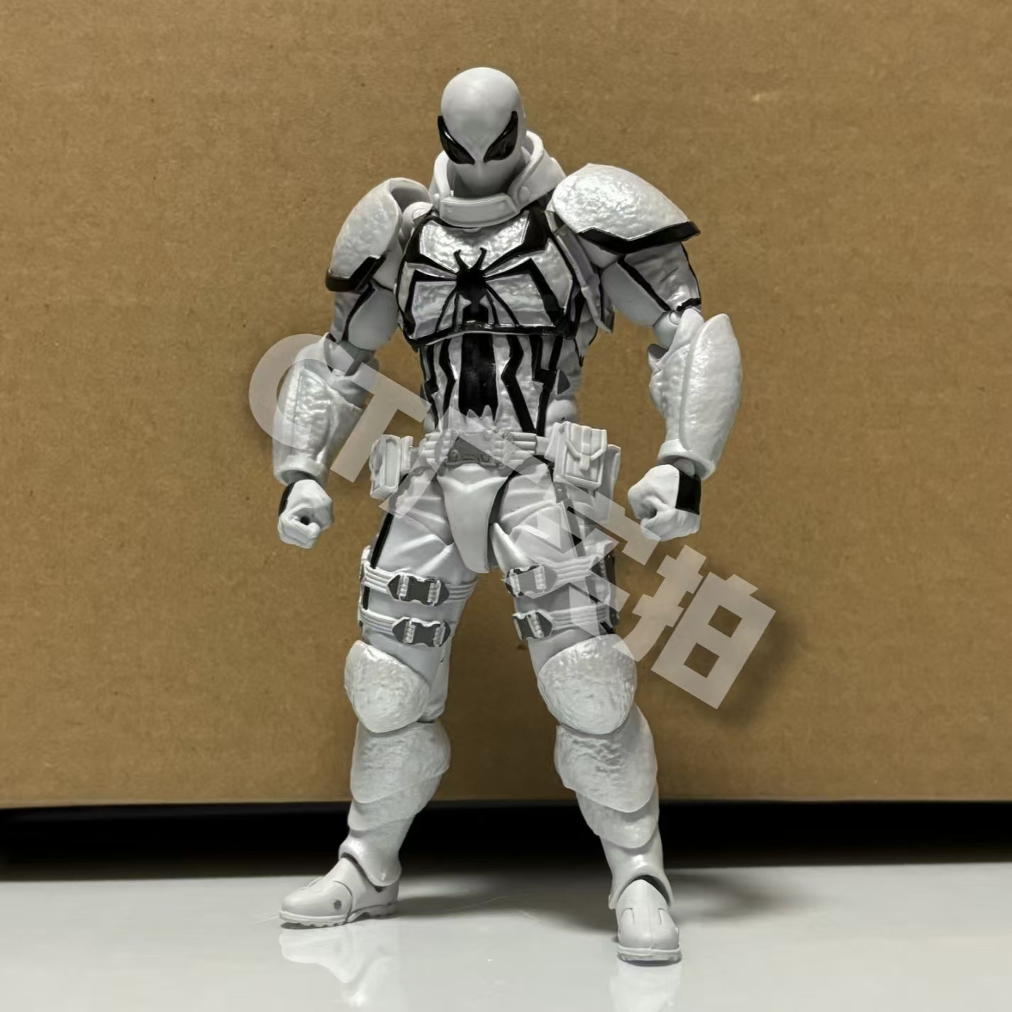 Ct tokoh aksi Venom Putih Ko b - Model Kit Venom ulasan dan harga